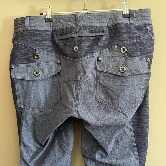 Lululemon sz 10 casual pants. Like new - Picture 8 of 9